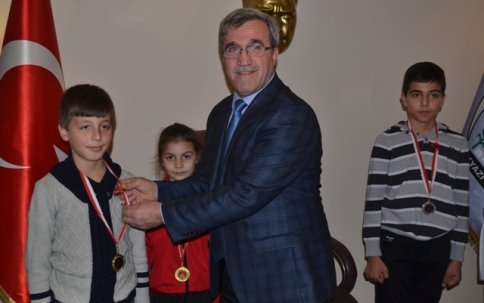 Başkan Akcan Şampiyonları Altınla Ödüllendirdi